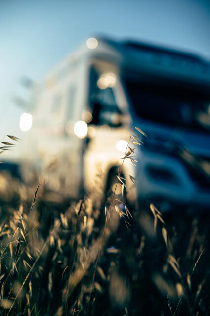 Laika Ecovip lifestyle automotive Fotografie in den Hügeln von Siena