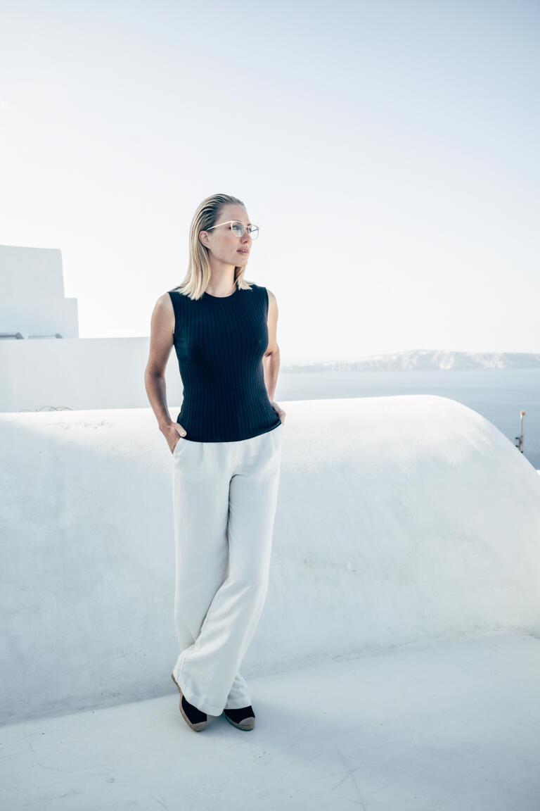 Fotoshooting für die Rodenstock Brillenfassungen Kollektion 2022 auf der Insel Santorini zusammen mit der Agentur Pascher Heinz